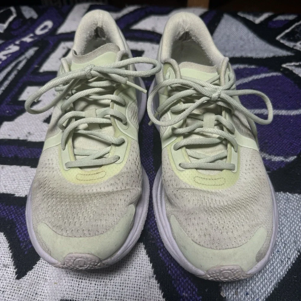 Size 7 - Lululemon Blissfeel Womens Running Shoe DEWY/FTLV/HIYE‎